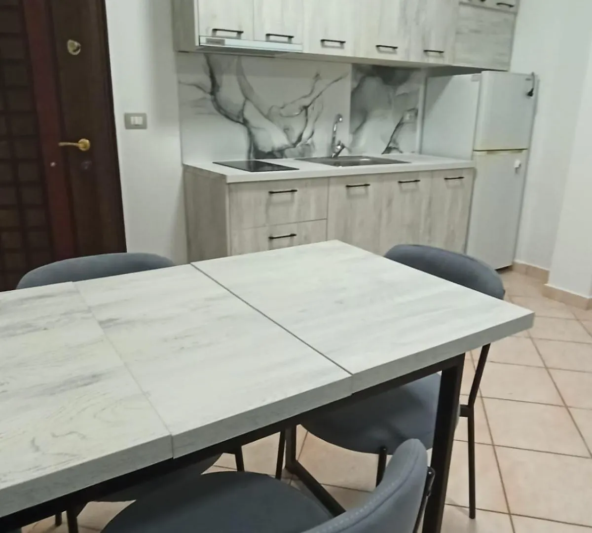 Apartament Mali Robit Mediu 07 Golem  Albania